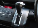 コンパクトで邪魔にならず、使いやすいインパネシフト!ステアリングパドルシフトによる自由自在な変速もできます!雪道でエンジンブレーキを使う際も非常に便利ですよ。