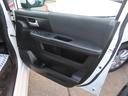 運転席ドアです。ドリンクホルダーと2段にわかれたポケット収納が便利です。