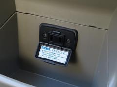 軽自動車では珍しいＡＣ１００Ｖコンセントつき！家庭用の電気製品が車内で使えます。（１００Ｗまで） 3