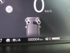 駐車が楽々、バックカメラついてます！ステアリング操作に連動するガイド線付きで駐車しやすいですよ！ 5