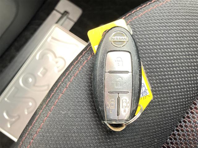 セレナ ハイウェイスター　４ＷＤ　バックカメラ　ナビ　オートクルーズコントロール　両側電動スライドドア　スマートキー　電動格納ミラー　３列シート　ＣＶＴ　アルミホイール　ＣＤ　ＤＶＤ再生　ミュージックプレイヤー接続可（11枚目）