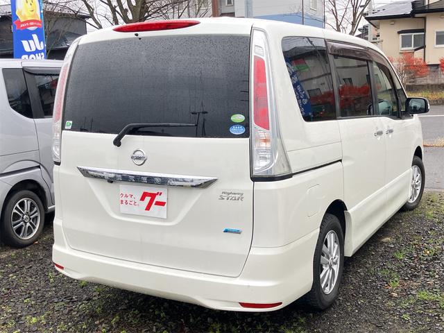 セレナ ハイウェイスター　４ＷＤ　バックカメラ　ナビ　オートクルーズコントロール　両側電動スライドドア　スマートキー　電動格納ミラー　３列シート　ＣＶＴ　アルミホイール　ＣＤ　ＤＶＤ再生　ミュージックプレイヤー接続可（15枚目）