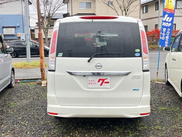 セレナ ハイウェイスター　４ＷＤ　バックカメラ　ナビ　オートクルーズコントロール　両側電動スライドドア　スマートキー　電動格納ミラー　３列シート　ＣＶＴ　アルミホイール　ＣＤ　ＤＶＤ再生　ミュージックプレイヤー接続可（16枚目）