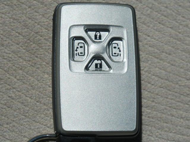 エスティマ Ｇ　ＥＴＣ　バックカメラ　ナビ　ＴＶ　オートクルーズコントロール　両側電動スライドドア　ＨＩＤ　スマートキー　電動格納ミラー　後席モニター　３列シート　ウォークスルー　パワーシート　ＡＴ　アルミホイール（51枚目）