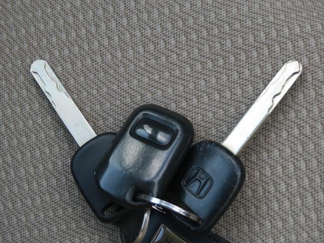 ライフ Ｃ　４ＷＤ　キーレスエントリー　ベンチシート　ＡＴ　ＡＢＳ　ＣＤ　ＭＤ　ミュージックプレイヤー接続可　アルミホイール　衝突安全ボディ　エアコン　パワーステアリング　パワーウィンドウ　運転席エアバッグ（6枚目）