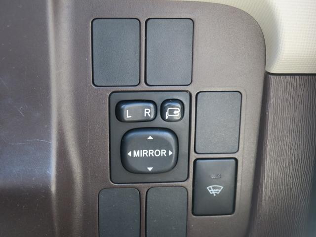 パッソ プラスハナ　４ＷＤ　ナビ　キーレスエントリー　電動格納ミラー　ＣＶＴ　衝突安全ボディ　ベンチシート　ＡＢＳ　ＣＤ　ＤＶＤ再生　エアコン　パワーステアリング　パワーウィンドウ（7枚目）