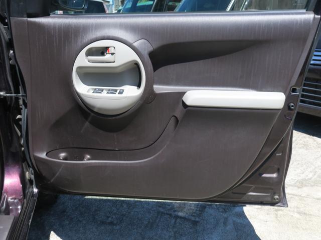 パッソ プラスハナ　４ＷＤ　ナビ　キーレスエントリー　電動格納ミラー　ＣＶＴ　衝突安全ボディ　ベンチシート　ＡＢＳ　ＣＤ　ＤＶＤ再生　エアコン　パワーステアリング　パワーウィンドウ（9枚目）
