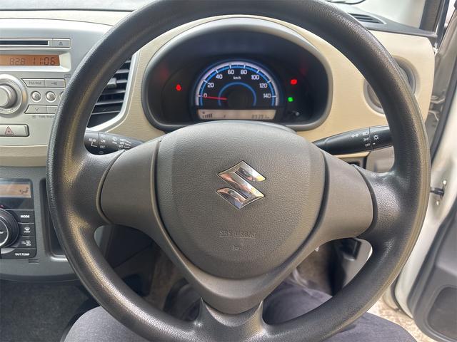 ワゴンＲ ＦＸ　４ＷＤ　キーレスエントリー　アイドリングストップ　シートヒーター　ＭＴ　盗難防止システム　ＡＢＳ　ＣＤ　ミュージックプレイヤー接続可　衝突安全ボディ　エアコン　パワーステアリング　パワーウィンドウ（3枚目）