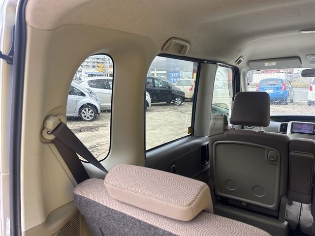 タント Ｌ　４ＷＤ　スライドドア　ナビ　ＴＶ　キーレスエントリー　アイドリングストップ　ベンチシート　ＣＶＴ　盗難防止システム　ＡＢＳ　ＣＤ　ＤＶＤ再生　ＵＳＢ　ミュージックプレイヤー接続可　Ｂｌｕｅｔｏｏｔｈ（31枚目）