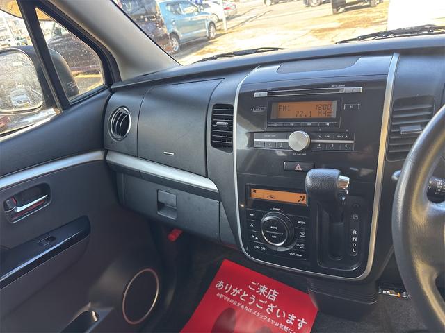 ワゴンＲスティングレー Ｘ　４ＷＤ　ＥＴＣ　ＨＩＤ　スマートキー　電動格納ミラー　シートヒーター　ベンチシート　ＣＶＴ　盗難防止システム　ＡＢＳ　ＣＤ　アルミホイール　衝突安全ボディ　エアコン　パワーステアリング（4枚目）