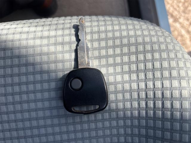 アルト Ｌ　キーレスエントリー　アイドリングストップ　シートヒーター　ＣＶＴ　盗難防止システム　ＡＢＳ　ＥＳＣ　ＣＤ　ミュージックプレイヤー接続可　アルミホイール　衝突安全ボディ　エアコン　パワーステアリング（11枚目）