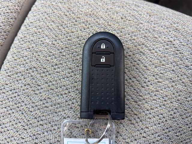 ムーヴキャンバス Ｘ　４ＷＤ　両側スライドドア　オートライト　スマートキー　アイドリングストップ　ベンチシート　ＣＶＴ　盗難防止システム　ＡＢＳ　ＥＳＣ　ＣＤ　ＵＳＢ　ミュージックプレイヤー接続可　衝突安全ボディ　エアコン（7枚目）