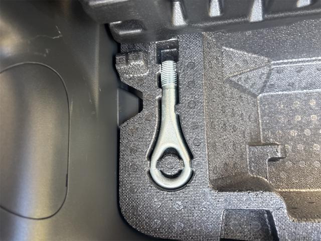 ムーヴキャンバス Ｘ　４ＷＤ　両側スライドドア　オートライト　スマートキー　アイドリングストップ　ベンチシート　ＣＶＴ　盗難防止システム　ＡＢＳ　ＥＳＣ　ＣＤ　ＵＳＢ　ミュージックプレイヤー接続可　衝突安全ボディ　エアコン（32枚目）