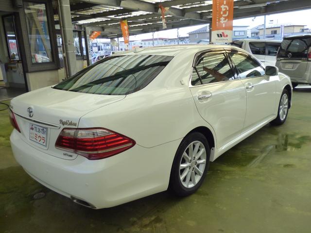 クラウン ３．０ロイヤルサルーンｉ－Ｆｏｕｒ　プレミアムＥＤ　４ＷＤ　純正ＨＤＤナビ　ＴＶ　Ｂカメラ　ＥＴＣ　サンルーフ　パワーシート（4枚目）