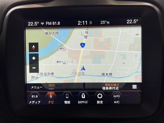 ジープ・レネゲード トレイルホーク　ワンオーナー　４ＷＤ　純正ナビ　クルーズコントロール　リアクリアランスソナー　アイドリングストップ　バックカメラ　ルーフレール　プッシュスタート　オートライト　ＬＥＤライト　フォグ　リアフォグ　ＥＴＣ（3枚目）