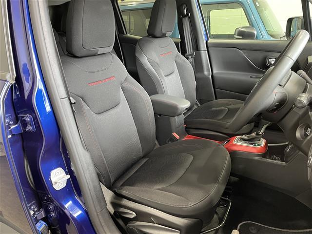 ジープ・レネゲード トレイルホーク　ワンオーナー　４ＷＤ　純正ナビ　クルーズコントロール　リアクリアランスソナー　アイドリングストップ　バックカメラ　ルーフレール　プッシュスタート　オートライト　ＬＥＤライト　フォグ　リアフォグ　ＥＴＣ（21枚目）