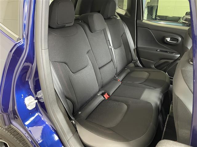 ジープ・レネゲード トレイルホーク　ワンオーナー　４ＷＤ　純正ナビ　クルーズコントロール　リアクリアランスソナー　アイドリングストップ　バックカメラ　ルーフレール　プッシュスタート　オートライト　ＬＥＤライト　フォグ　リアフォグ　ＥＴＣ（23枚目）