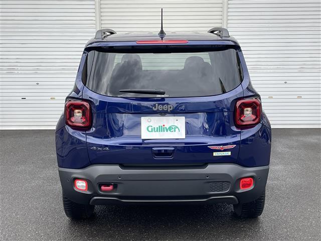 ジープ・レネゲード トレイルホーク　ワンオーナー　４ＷＤ　純正ナビ　クルーズコントロール　リアクリアランスソナー　アイドリングストップ　バックカメラ　ルーフレール　プッシュスタート　オートライト　ＬＥＤライト　フォグ　リアフォグ　ＥＴＣ（28枚目）