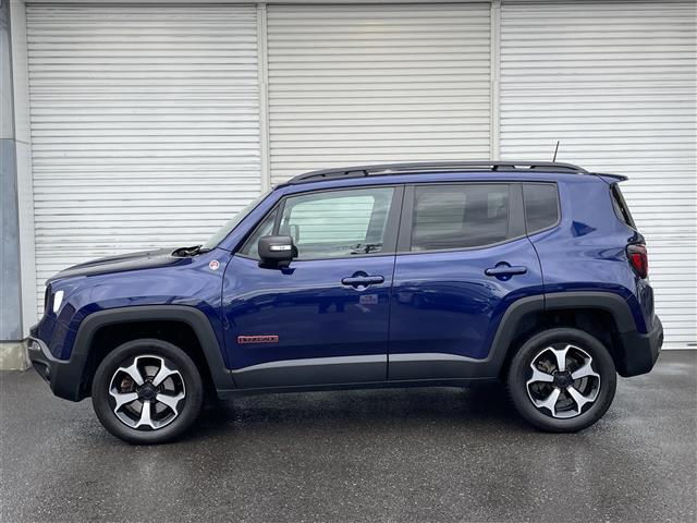 ジープ・レネゲード トレイルホーク　ワンオーナー　４ＷＤ　純正ナビ　クルーズコントロール　リアクリアランスソナー　アイドリングストップ　バックカメラ　ルーフレール　プッシュスタート　オートライト　ＬＥＤライト　フォグ　リアフォグ　ＥＴＣ（29枚目）