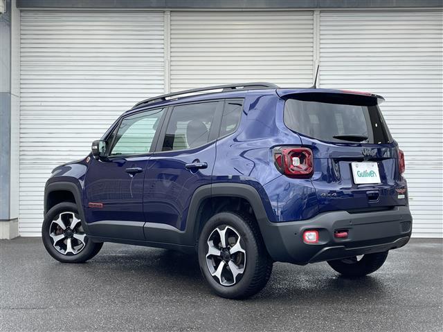 ジープ・レネゲード トレイルホーク　ワンオーナー　４ＷＤ　純正ナビ　クルーズコントロール　リアクリアランスソナー　アイドリングストップ　バックカメラ　ルーフレール　プッシュスタート　オートライト　ＬＥＤライト　フォグ　リアフォグ　ＥＴＣ（33枚目）