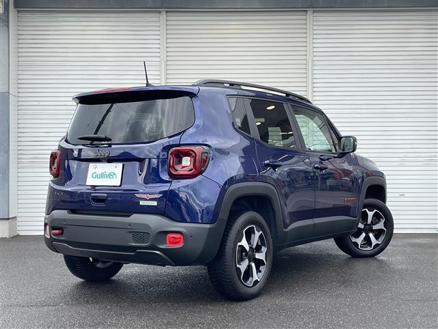 ジープ・レネゲード トレイルホーク　ワンオーナー　４ＷＤ　純正ナビ　クルーズコントロール　リアクリアランスソナー　アイドリングストップ　バックカメラ　ルーフレール　プッシュスタート　オートライト　ＬＥＤライト　フォグ　リアフォグ　ＥＴＣ（34枚目）