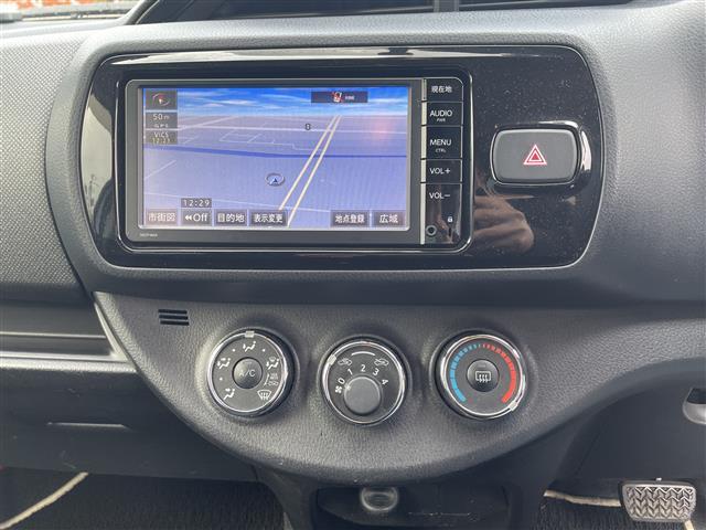 ヴィッツ １．３Ｆ　ＬＥＤエディション　４ＷＤ　純正メモリーナビ　純正エンジンスターター　バックカメラ　ビルトインＥＴＣ　ドライブレコーダー　オートライト　ＬＥＤライト　プッシュスタート　ドアバイザー　フロアマット（3枚目）
