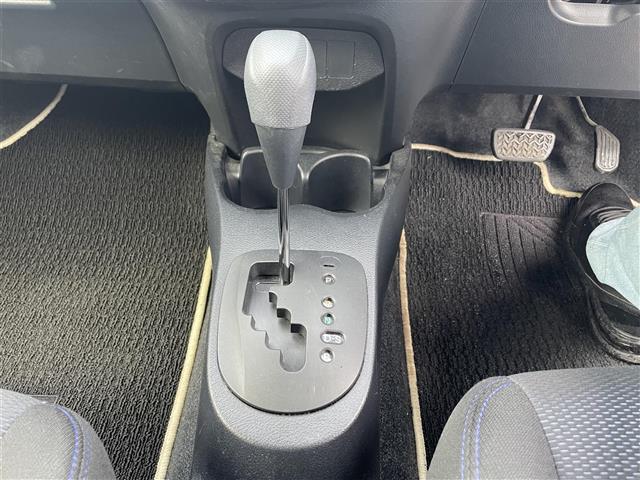 ヴィッツ １．３Ｆ　ＬＥＤエディション　４ＷＤ　純正メモリーナビ　純正エンジンスターター　バックカメラ　ビルトインＥＴＣ　ドライブレコーダー　オートライト　ＬＥＤライト　プッシュスタート　ドアバイザー　フロアマット（7枚目）