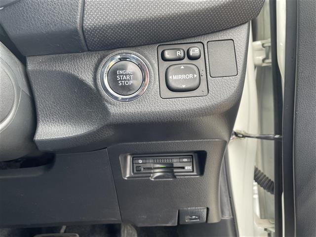 ヴィッツ １．３Ｆ　ＬＥＤエディション　４ＷＤ　純正メモリーナビ　純正エンジンスターター　バックカメラ　ビルトインＥＴＣ　ドライブレコーダー　オートライト　ＬＥＤライト　プッシュスタート　ドアバイザー　フロアマット（9枚目）