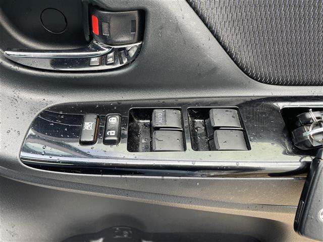 ヴィッツ １．３Ｆ　ＬＥＤエディション　４ＷＤ　純正メモリーナビ　純正エンジンスターター　バックカメラ　ビルトインＥＴＣ　ドライブレコーダー　オートライト　ＬＥＤライト　プッシュスタート　ドアバイザー　フロアマット（10枚目）