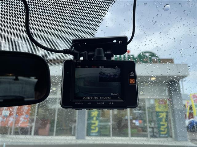 ヴィッツ １．３Ｆ　ＬＥＤエディション　４ＷＤ　純正メモリーナビ　純正エンジンスターター　バックカメラ　ビルトインＥＴＣ　ドライブレコーダー　オートライト　ＬＥＤライト　プッシュスタート　ドアバイザー　フロアマット（11枚目）