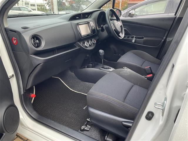 ヴィッツ １．３Ｆ　ＬＥＤエディション　４ＷＤ　純正メモリーナビ　純正エンジンスターター　バックカメラ　ビルトインＥＴＣ　ドライブレコーダー　オートライト　ＬＥＤライト　プッシュスタート　ドアバイザー　フロアマット（16枚目）