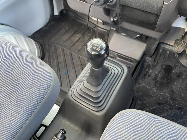 アクティトラック タウン　ワンオーナー　４ＷＤ　純正ＣＤオーディオ　純正１２インチＡＷ　荷台ランプ　ミラー型ドライブレコーダー　純正ゴムマット　キーレス（6枚目）