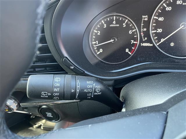 ＭＡＺＤＡ３ファストバック １５Ｓツーリング　ワンオーナー　純正メモリーナビ　３６０°セーフティパッケージ　レーダークルーズ　ヘッドアップディスプレイ　クリアランスソナー　ステアリングリモコン　ドライブレコーダー　オートライト　ＬＥＤライト（11枚目）