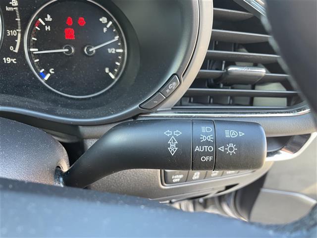 ＭＡＺＤＡ３ファストバック １５Ｓツーリング　ワンオーナー　純正メモリーナビ　３６０°セーフティパッケージ　レーダークルーズ　ヘッドアップディスプレイ　クリアランスソナー　ステアリングリモコン　ドライブレコーダー　オートライト　ＬＥＤライト（12枚目）