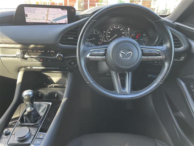 ＭＡＺＤＡ３ファストバック １５Ｓツーリング　ワンオーナー　純正メモリーナビ　３６０°セーフティパッケージ　レーダークルーズ　ヘッドアップディスプレイ　クリアランスソナー　ステアリングリモコン　ドライブレコーダー　オートライト　ＬＥＤライト（18枚目）