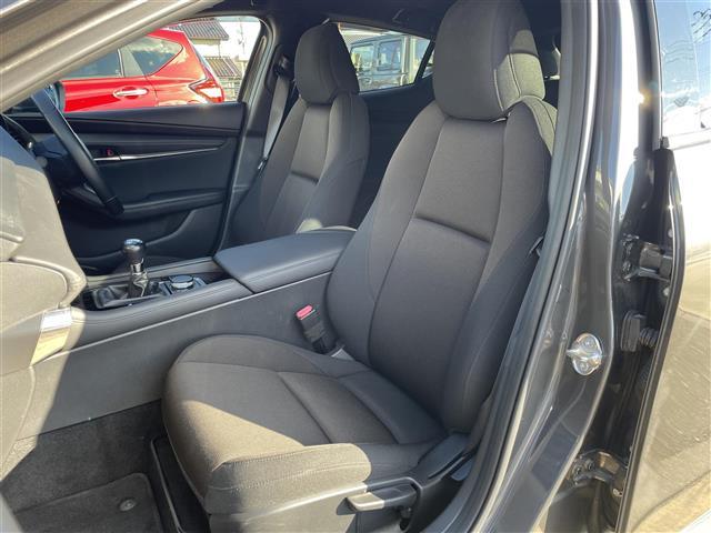 ＭＡＺＤＡ３ファストバック １５Ｓツーリング　ワンオーナー　純正メモリーナビ　３６０°セーフティパッケージ　レーダークルーズ　ヘッドアップディスプレイ　クリアランスソナー　ステアリングリモコン　ドライブレコーダー　オートライト　ＬＥＤライト（19枚目）