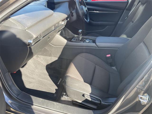 ＭＡＺＤＡ３ファストバック １５Ｓツーリング　ワンオーナー　純正メモリーナビ　３６０°セーフティパッケージ　レーダークルーズ　ヘッドアップディスプレイ　クリアランスソナー　ステアリングリモコン　ドライブレコーダー　オートライト　ＬＥＤライト（20枚目）