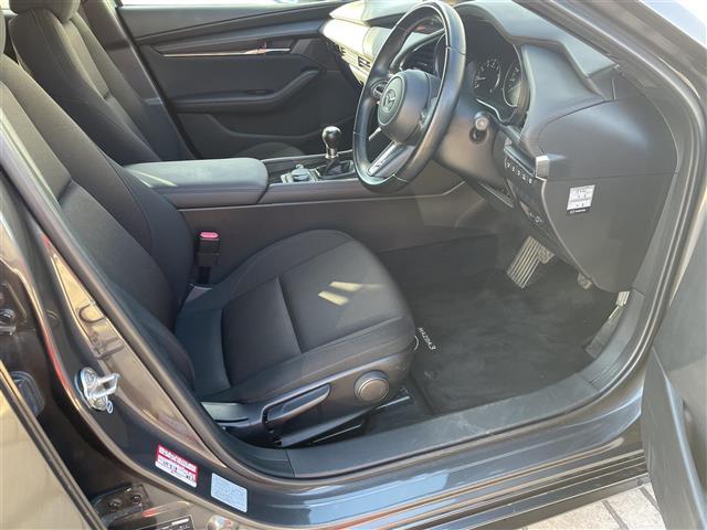 ＭＡＺＤＡ３ファストバック １５Ｓツーリング　ワンオーナー　純正メモリーナビ　３６０°セーフティパッケージ　レーダークルーズ　ヘッドアップディスプレイ　クリアランスソナー　ステアリングリモコン　ドライブレコーダー　オートライト　ＬＥＤライト（24枚目）