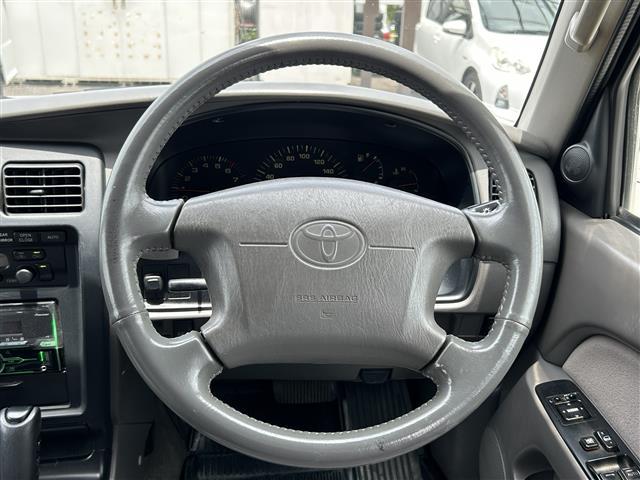 ハイラックスサーフ ＳＳＲ－Ｇ　４ＷＤ／Ｃａｒｒｏｚｚｅｒｉａオーディオ／ＣＤ／ＡＭ／ＦＭ／音楽再生／オートエアコン／バックドアガラス開閉／ＡＣ１００Ｖ／ハロゲンヘッドライト／純フロアマット／純ドアバイザー／Ｗエアバック／スペアキー（16枚目）