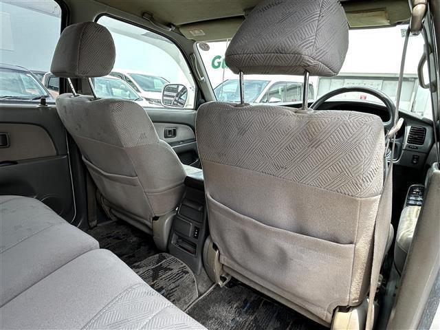 ハイラックスサーフ ＳＳＲ－Ｇ　４ＷＤ／Ｃａｒｒｏｚｚｅｒｉａオーディオ／ＣＤ／ＡＭ／ＦＭ／音楽再生／オートエアコン／バックドアガラス開閉／ＡＣ１００Ｖ／ハロゲンヘッドライト／純フロアマット／純ドアバイザー／Ｗエアバック／スペアキー（42枚目）