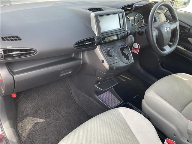 ウィッシュ 1.8X 純正SDナビ(AM/FM/BT) 3列シート ETC 電格ミラー HIDヘッドライト ABS 横滑り防止装置 盗難防止装置 純正フロアマッド 純正ドアバイザー スペアキー1本 カーテンエアバッグ(40枚目)