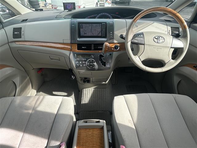 エスティマ Ｇ　純正ＨＤＤナビ（ＣＤ／ＤＶＤ／ＦＭ／ＡＭ／ＢＴ／ＴＶ）　クルコン　前席シートヒーター　純正後席モニター　バックカメラ　両側パワースライドドア　ビルトインＥＴＣ　ステアリングスイッチ　オットマン（2枚目）