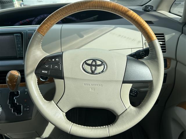 エスティマ Ｇ　純正ＨＤＤナビ（ＣＤ／ＤＶＤ／ＦＭ／ＡＭ／ＢＴ／ＴＶ）　クルコン　前席シートヒーター　純正後席モニター　バックカメラ　両側パワースライドドア　ビルトインＥＴＣ　ステアリングスイッチ　オットマン（4枚目）