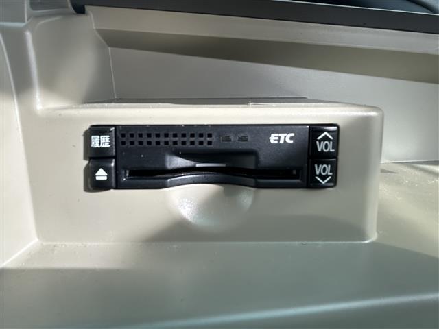 エスティマ Ｇ　純正ＨＤＤナビ（ＣＤ／ＤＶＤ／ＦＭ／ＡＭ／ＢＴ／ＴＶ）　クルコン　前席シートヒーター　純正後席モニター　バックカメラ　両側パワースライドドア　ビルトインＥＴＣ　ステアリングスイッチ　オットマン（25枚目）