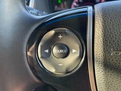 【ステアリングスイッチ】手元のボタンから、オーディオやナビなどの操作ができるのでよそ見をせずに安全に運転に集中できます。 6