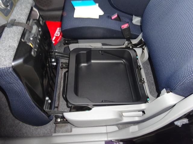 助手席収納スペース