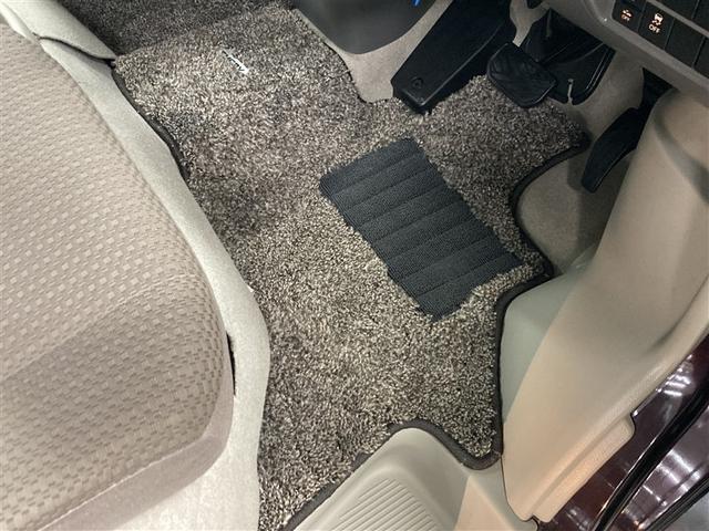 足元周り、フロアマットも、しっかり洗浄しております。