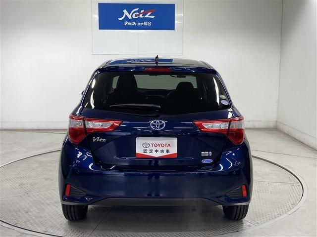 ヴィッツ ハイブリッドＦ　セーフティーエディションＩＩＩ　フルセグ　メモリーナビ　ＤＶＤ再生　バックカメラ　衝突被害軽減システム　ＥＴＣ　ＬＥＤヘッドランプ（6枚目）