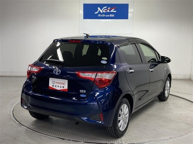 ヴィッツ ハイブリッドＦ　セーフティーエディションＩＩＩ　フルセグ　メモリーナビ　ＤＶＤ再生　バックカメラ　衝突被害軽減システム　ＥＴＣ　ＬＥＤヘッドランプ（8枚目）