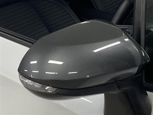 視認性の良いターンランプ付きドアミラー。　周りからどっちに曲がるか判りやすくなって安全性が向上しますね。